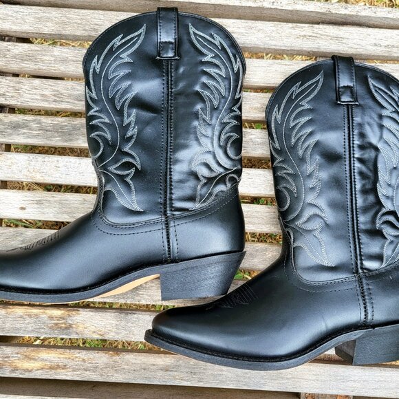 NWOB Laredo Black Leather Cowboy Boots - Style# 5740 - Size 10W - Picture 7 of 11